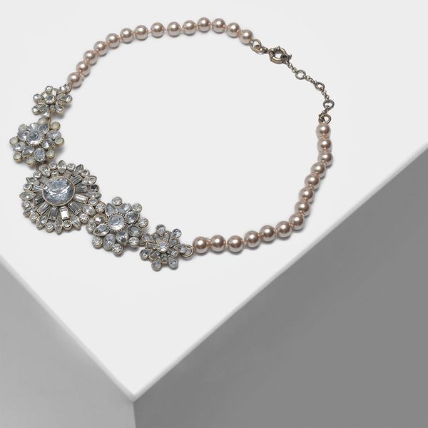 amorita boutique flower pendant fashion pearl necklace, Silver
amorita boutique flower pendant fashion pearl necklace, Silver