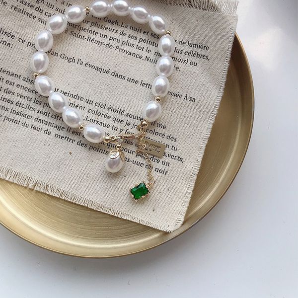 romantic pearl pendant bracelet vintage inlay green rhinestone gold color metal pendant bangle for women trendy jewelry, Golden;silver
romantic pearl pendant bracelet vintage inlay green rhinestone gold color metal pendant bangle for women trendy jewelry, Golden;silver