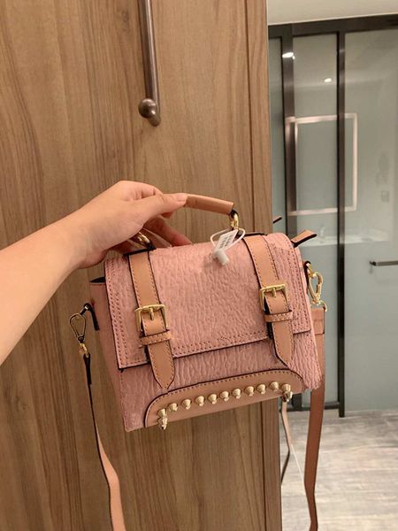 2020 new fashion women's handbag decorated with rivets single shoulder messenger bag
2020 new fashion women's handbag decorated with rivets single shoulder messenger bag