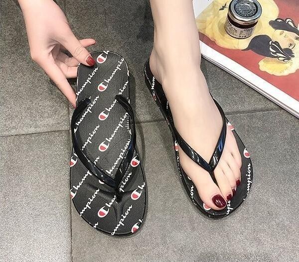 019 luxury 4color good quality men designer slippers genuine leather clip feet flip style european tiger lines style shoes brand sandals, Black
019 luxury 4color good quality men designer slippers genuine leather clip feet flip style european tiger lines style shoes brand sandals, Black