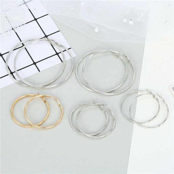 1pair punk simple geometric bent wire circle hoop earrings female jewelry mode circle earring party stage jewelry for women e410, Golden;silver
1pair punk simple geometric bent wire circle hoop earrings female jewelry mode circle earring party stage jewelry for women e410, Golden;silver