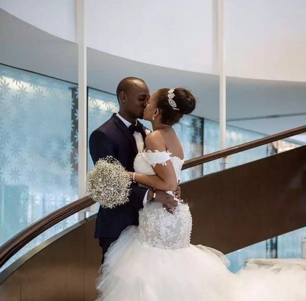 wedding dresses euro lace shoulders dresses low-cut blouses breast-wiping pure-color fishtail fluffy skirt for women ball outfit, White
wedding dresses euro lace shoulders dresses low-cut blouses breast-wiping pure-color fishtail fluffy skirt for women ball outfit, White