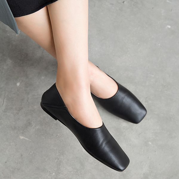 2020 new pimps shoes woman loafers casual creepers slip on black beige square heels solid women shoes
2020 new pimps shoes woman loafers casual creepers slip on black beige square heels solid women shoes