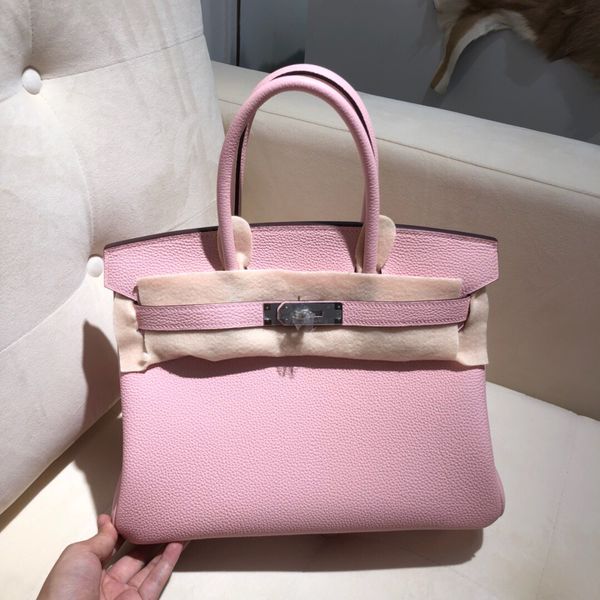 wholesale half handmade togo leather pink design purse30cm,also have size 25 35cm,wax thread,have gold and silver hardware,fast delivery
wholesale half handmade togo leather pink design purse30cm,also have size 25 35cm,wax thread,have gold and silver hardware,fast delivery