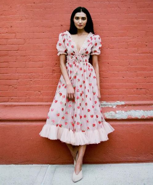 strawberry pink mesh runway rhinestone diamonds maxi lolita dress women puff short sleeve v-neck lace-up bow dress summer, Black;gray
strawberry pink mesh runway rhinestone diamonds maxi lolita dress women puff short sleeve v-neck lace-up bow dress summer, Black;gray