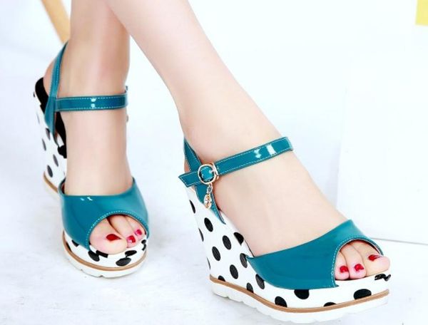 2019 circle dot women's sandals in summer with new style slope heel blue patchwork waterproof table, Black
2019 circle dot women's sandals in summer with new style slope heel blue patchwork waterproof table, Black