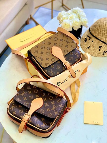 the new 2020 small bread multilayer printed genuine leather messenger handbag inclined shoulder women bags bag designer package
the new 2020 small bread multilayer printed genuine leather messenger handbag inclined shoulder women bags bag designer package