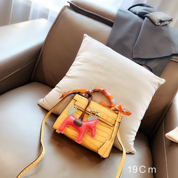 s06. new fashion designer large capacity casual totes women purse and handbags luxury fashion shoulder messenger bag
s06. new fashion designer large capacity casual totes women purse and handbags luxury fashion shoulder messenger bag