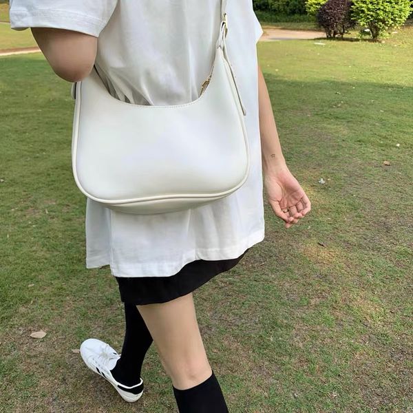 female fashion shoulder messenger bag soft pu leather ladies retro armpit bag simple solid color aii match women handbags hobos
female fashion shoulder messenger bag soft pu leather ladies retro armpit bag simple solid color aii match women handbags hobos