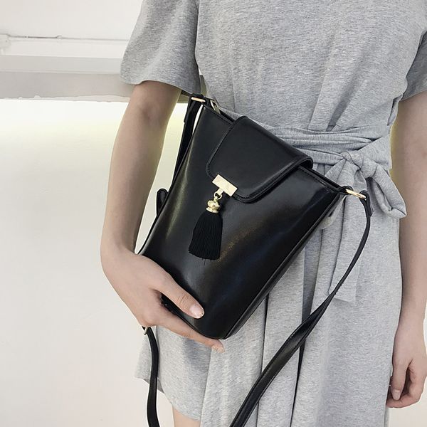 messenger mini bag youth bucket star cover yue, same handbag shoulder small bucket bag
messenger mini bag youth bucket star cover yue, same handbag shoulder small bucket bag