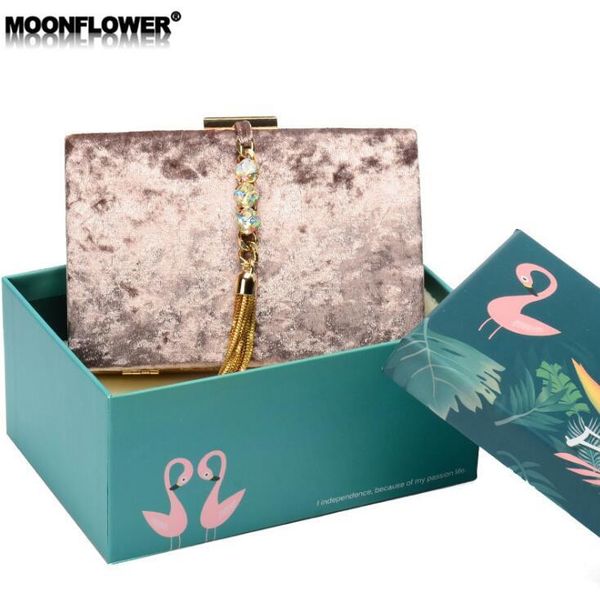 factory outlet brand women handbag winter new fashion dinner bag simple diamond hand bag banquet joker style diamond chain bag
factory outlet brand women handbag winter new fashion dinner bag simple diamond hand bag banquet joker style diamond chain bag