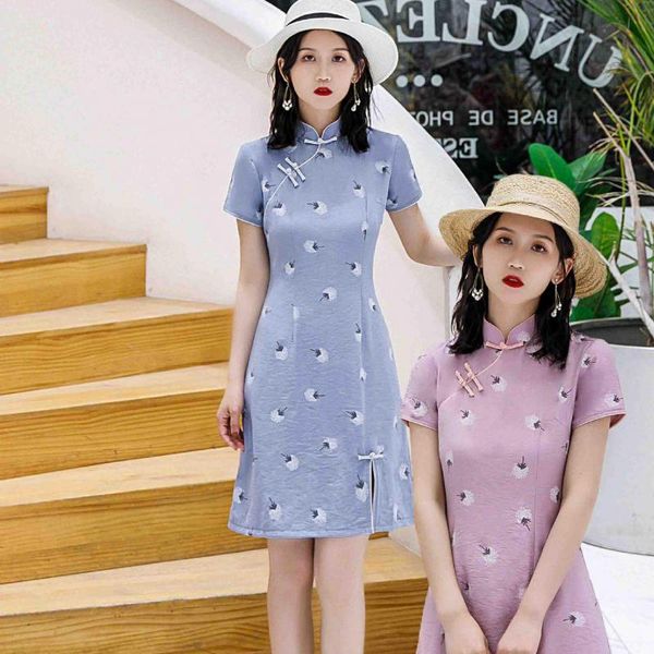 short sleeve blue chinese women dress elegant mandarin collar split cheongsam vestidso print a-line 2020 summer new qipao, Red
short sleeve blue chinese women dress elegant mandarin collar split cheongsam vestidso print a-line 2020 summer new qipao, Red