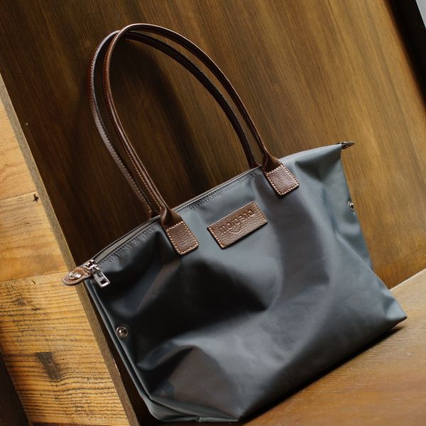 folding big bag beach bag men and women nylon commuter shoulder women 
folding big bag beach bag men and women nylon commuter shoulder women