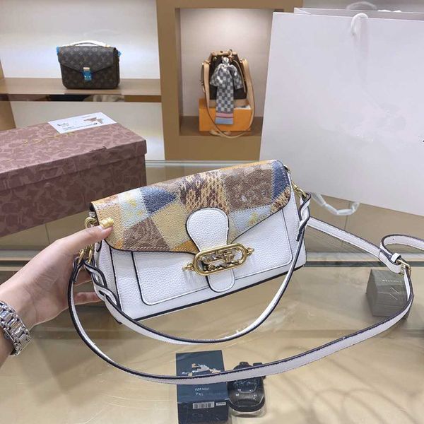2020 chun xia latest color matching model bag lady inclined shoulder hand bag, fashion but small package
2020 chun xia latest color matching model bag lady inclined shoulder hand bag, fashion but small package
