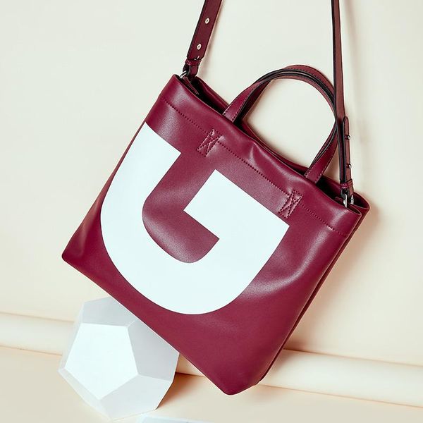 ladies handbags ladies leather diagonal shoulder big shopping bag european and american retro large capacity bucket bag tote bag 1220
ladies handbags ladies leather diagonal shoulder big shopping bag european and american retro large capacity bucket bag tote bag 1220