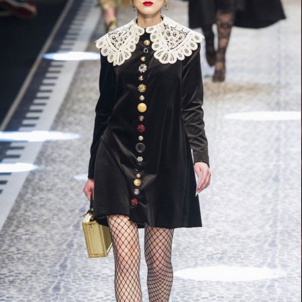 designer runway women velour dresses 2019 fashion style autumn lace collar rhinestone button decorative long sleeve black mini skirt
designer runway women velour dresses 2019 fashion style autumn lace collar rhinestone button decorative long sleeve black mini skirt