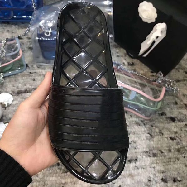 women designer sandals Transparent Slippers Black Glossy Transparent Pool Mules Slides Summer PVC Sandals Crystal Female Shoes flat Slippers
women designer sandals Transparent Slippers Black Glossy Transparent Pool Mules Slides Summer PVC Sandals Crystal Female Shoes flat Slippers