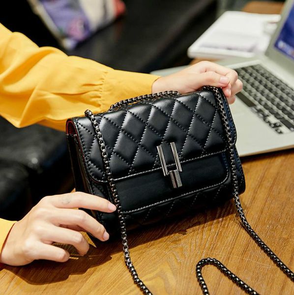 small clear brand designer woman new fashion messenger bag chains shoulder bag new female rivets transparent handbag
small clear brand designer woman new fashion messenger bag chains shoulder bag new female rivets transparent handbag