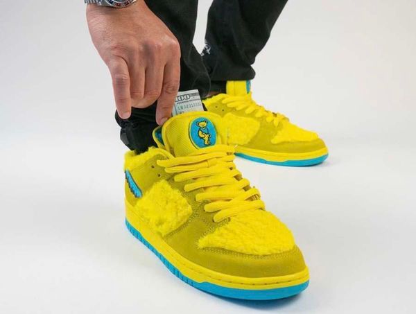 grateful dead x sb dunk low yellow bear running shoes yellow blue fury upper suede skateboarding shoes sports sneakers
grateful dead x sb dunk low yellow bear running shoes yellow blue fury upper suede skateboarding shoes sports sneakers