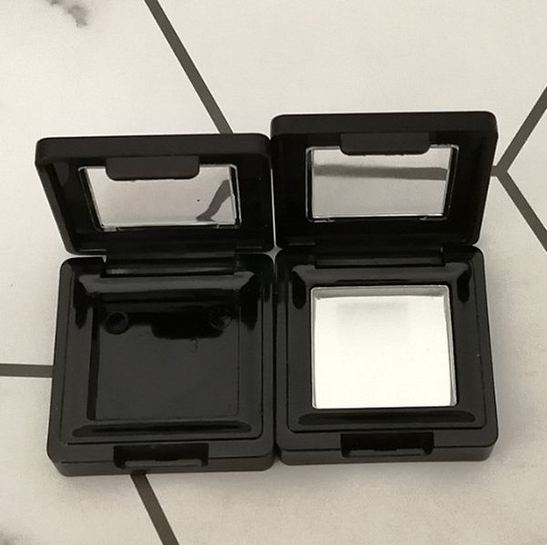 black magnet make-up bottle dispensing box eyeshadow lipstick dish blush storage empty plate
black magnet make-up bottle dispensing box eyeshadow lipstick dish blush storage empty plate