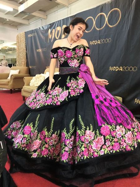 printed floral lace black sweet 16 dresses off shoulder short sleeves sashes open back quinceanera dress ball gowns prom fashion, Blue;red
printed floral lace black sweet 16 dresses off shoulder short sleeves sashes open back quinceanera dress ball gowns prom fashion, Blue;red