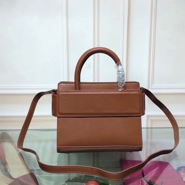 the new women classic d handbags purse ladies smooth mist layer of cowhide wide transverse buckle crossbody bag totes
the new women classic d handbags purse ladies smooth mist layer of cowhide wide transverse buckle crossbody bag totes