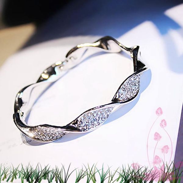 европейский и американский роскошный спиральный браслет, корейский вариант универсальный браслет ювелирных изделий, Golden;silver
европейский и американский роскошный спиральный браслет, корейский вариант универсальный браслет ювелирных изделий, Golden;silver