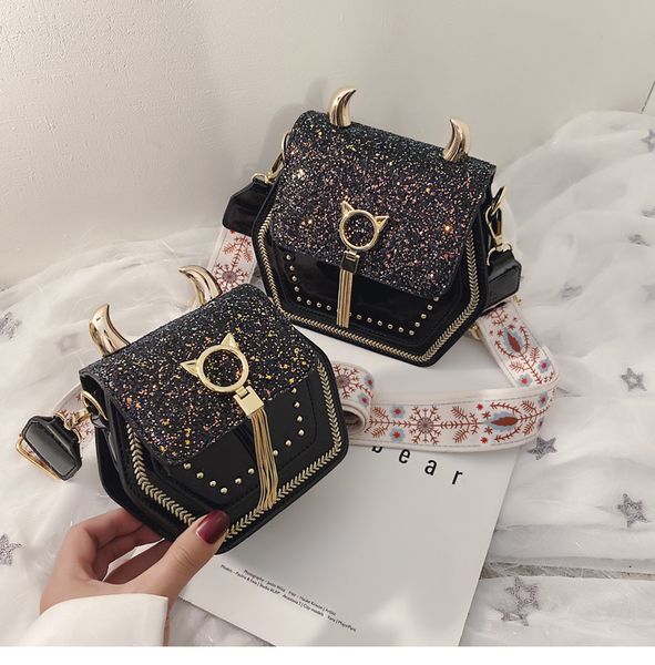 patent-leather small bag for women 2020, the new popular korean monster small square bag with sequins and mini messenger
patent-leather small bag for women 2020, the new popular korean monster small square bag with sequins and mini messenger