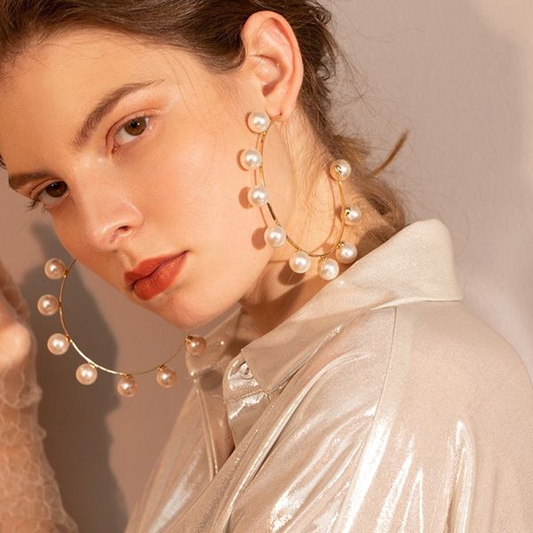 about 7.8cm large earrings gold metal inlay artificial pearl semicircle 925 silver needle exaggerated stage big hoop earrings, Golden
about 7.8cm large earrings gold metal inlay artificial pearl semicircle 925 silver needle exaggerated stage big hoop earrings, Golden