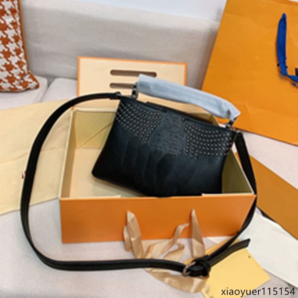 2019 winter new luxury trend large-capacity genuine leather cowhide ladies rivet bag women bags crossbody bags for women gift
2019 winter new luxury trend large-capacity genuine leather cowhide ladies rivet bag women bags crossbody bags for women gift