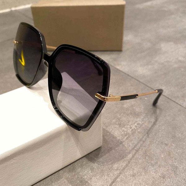 d10 letters womens designer sunglasses woman brand goggle sunglasses uv400 031803 3 colors highly quality with box, White;black
d10 letters womens designer sunglasses woman brand goggle sunglasses uv400 031803 3 colors highly quality with box, White;black