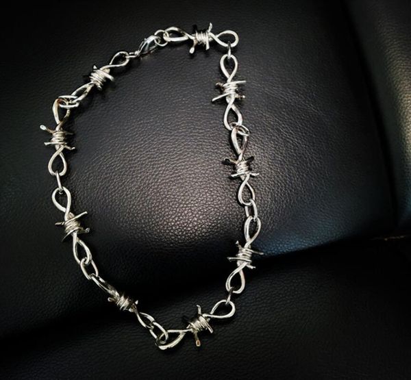 2020 new handmade men women chain thorns spur necklace heavy duty padlock choker metal collar, Golden;silver
2020 new handmade men women chain thorns spur necklace heavy duty padlock choker metal collar, Golden;silver
