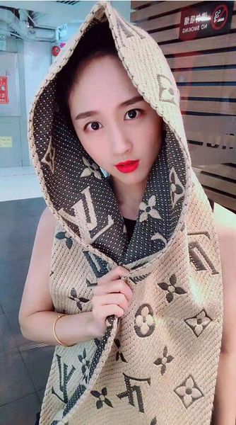 winter logomania shine scarf wool silk scarf women and men two side black red silk wool long scarfs flower scarves shawls, Blue;gray
winter logomania shine scarf wool silk scarf women and men two side black red silk wool long scarfs flower scarves shawls, Blue;gray