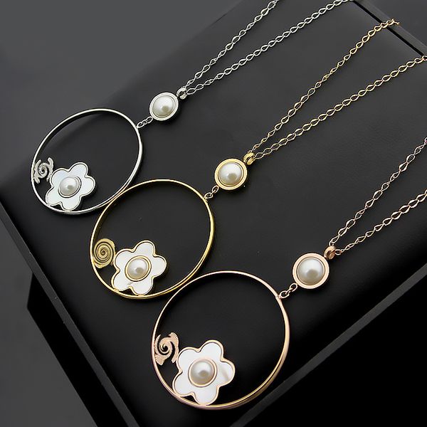 2020 designer c letter white pearl hanging circle small flower necklace women's white shell camellia necklace, Silver
2020 designer c letter white pearl hanging circle small flower necklace women's white shell camellia necklace, Silver