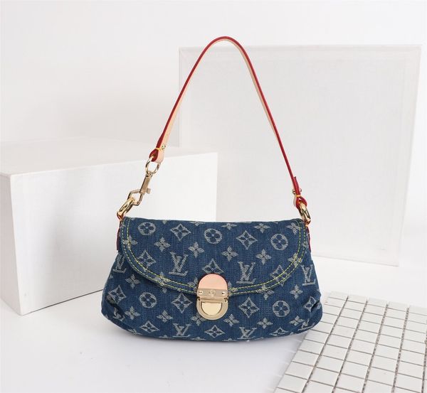 2020 now latest fashion shoulder bag, handbag, backpack, crossbody bag, waist bag, wallet, travel bags, perfect 26*17*7cm
2020 now latest fashion shoulder bag, handbag, backpack, crossbody bag, waist bag, wallet, travel bags, perfect 26*17*7cm