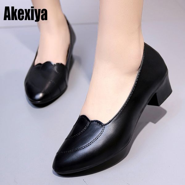 2019 summer work women shallow mouth patent leather single high heels shoes pointed toe thick square heels size 35-40, Black
2019 summer work women shallow mouth patent leather single high heels shoes pointed toe thick square heels size 35-40, Black
