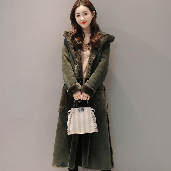 2019 winter new women's clothing with a hat suede plus velvet thickened woolen coat korean version of the woolen coat, Black
2019 winter new women's clothing with a hat suede plus velvet thickened woolen coat korean version of the woolen coat, Black