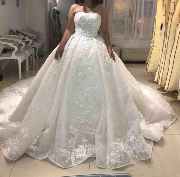 strapless ball gown lace wedding dresses 2020 with 3d appliques cathedral train arabic dubai wedding bridal gowns, White
strapless ball gown lace wedding dresses 2020 with 3d appliques cathedral train arabic dubai wedding bridal gowns, White