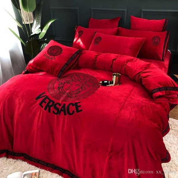 nobility letter quilt cover suit 4 pieces fleece fabrics winter keep warm versace bedding set european fashion style, Blue;gray
nobility letter quilt cover suit 4 pieces fleece fabrics winter keep warm versace bedding set european fashion style, Blue;gray