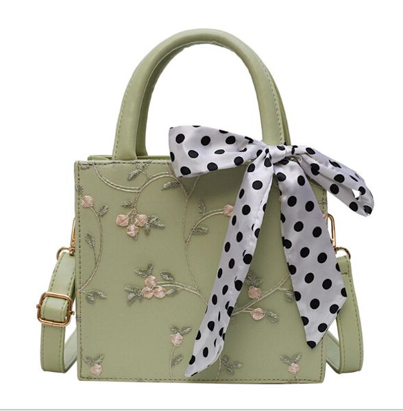 small bag female 2019 new korean version of the high-end sense of wild messenger bag small fresh lace handbag
small bag female 2019 new korean version of the high-end sense of wild messenger bag small fresh lace handbag
