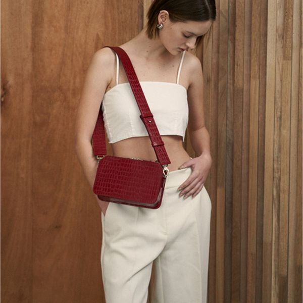 fashion crocodile women shoulder bags luxury alligator pu leather lady handbags small flap square bag female wide strap purses
fashion crocodile women shoulder bags luxury alligator pu leather lady handbags small flap square bag female wide strap purses