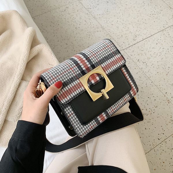2019 hasp ladies shoulder bags cross body purse famous brand ladies messenger wide strap bags damai/11
2019 hasp ladies shoulder bags cross body purse famous brand ladies messenger wide strap bags damai/11