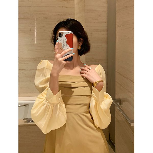 net red puff sleeve dress 2020 new summer retro slim square collar temperament waist a word light yellow skirt
net red puff sleeve dress 2020 new summer retro slim square collar temperament waist a word light yellow skirt