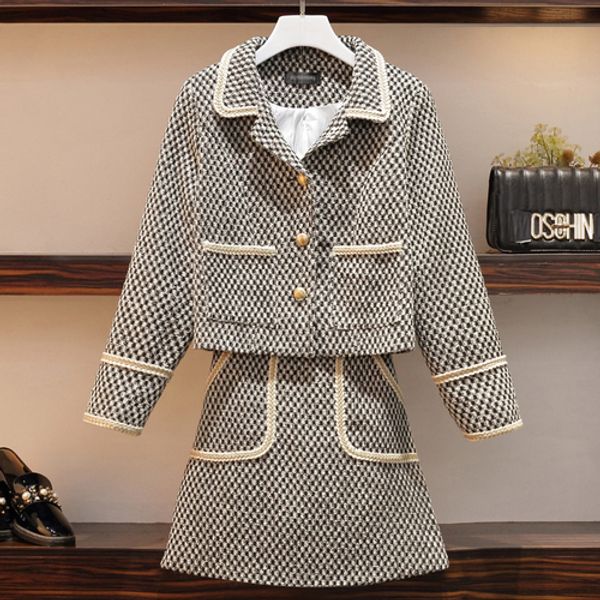 aihuyigui 2 piece set fall winter lapel gold trim short plaid tweed jacket single breasted coat + pocket mini skirt suit v043, White
aihuyigui 2 piece set fall winter lapel gold trim short plaid tweed jacket single breasted coat + pocket mini skirt suit v043, White