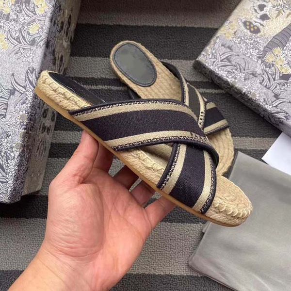 2020 woman slippers slides summer shoes casual slippers solid hollow out women slides slippers size:35-41 with box 01da1601, Black
2020 woman slippers slides summer shoes casual slippers solid hollow out women slides slippers size:35-41 with box 01da1601, Black