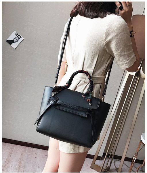 2020 female bag designer wild handbag fashion luxury handbag commuter scarf one shoulder messenger bag
2020 female bag designer wild handbag fashion luxury handbag commuter scarf one shoulder messenger bag