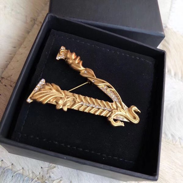 luxury classic designer copper with gold plated leaf big alphabet letter v shape brooch for women jewelry, Gray
luxury classic designer copper with gold plated leaf big alphabet letter v shape brooch for women jewelry, Gray