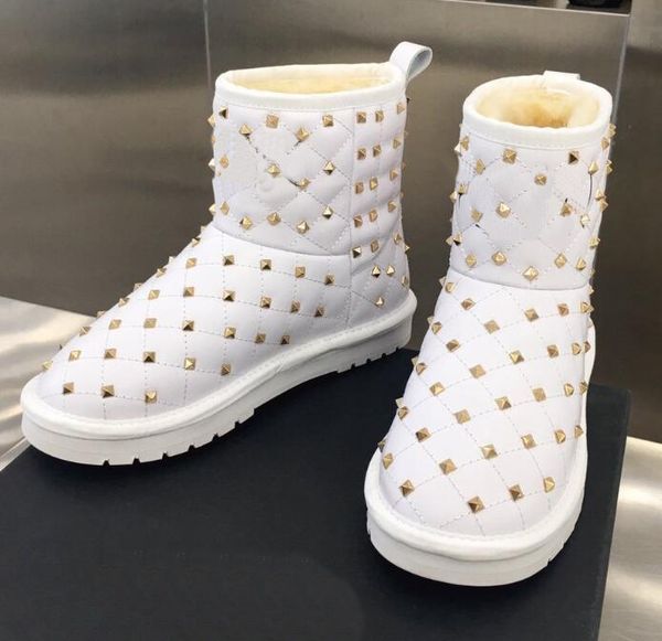 2020 designer luxury ladies snow boots handmade inlaid rivets pure sheepskin lining snow boots, Black
2020 designer luxury ladies snow boots handmade inlaid rivets pure sheepskin lining snow boots, Black