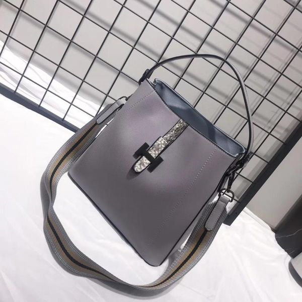 women bag with colorful strap bucket bag women pu leather shoulder bags brand designer ladies h pattern crossbody tote bags
women bag with colorful strap bucket bag women pu leather shoulder bags brand designer ladies h pattern crossbody tote bags
