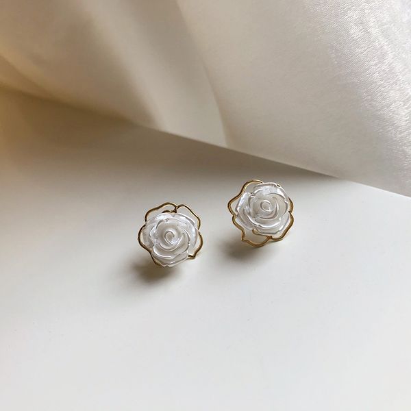 new fashion girl sweet white rose love earring character and elegant earrings fresh earrings for female party gifts, Golden;silver
new fashion girl sweet white rose love earring character and elegant earrings fresh earrings for female party gifts, Golden;silver